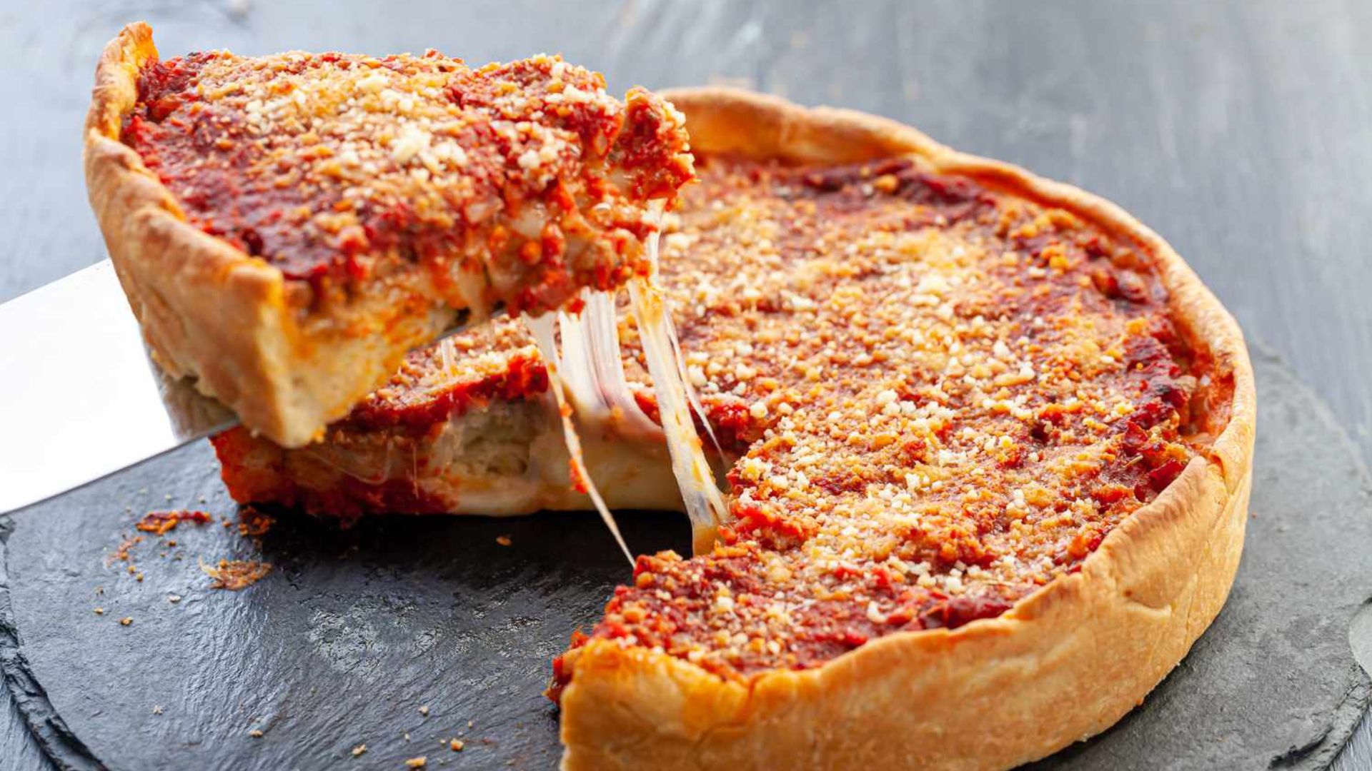 A Culinary Expedition: Exploring the Dynamic Chicago Street Food Scene and Tours